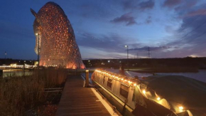 NEW 2022! Fixed stay characterful narrowboat at the Kelpies, Marigold Sunset